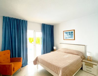 Villa with private swimming pool First line CS93