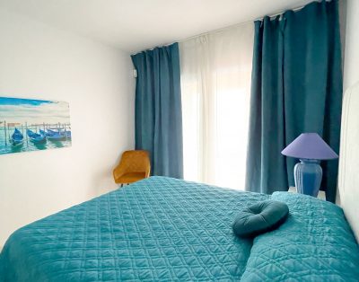 Villa with private swimming pool First line CS93