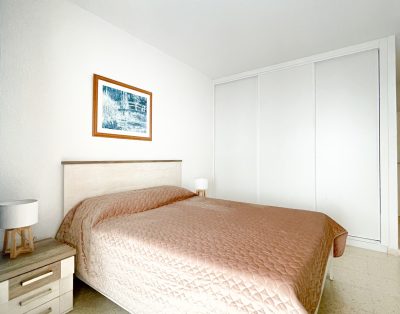 Villa with private swimming pool First line CS93