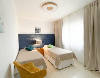 Villa with private swimming pool First line CS93