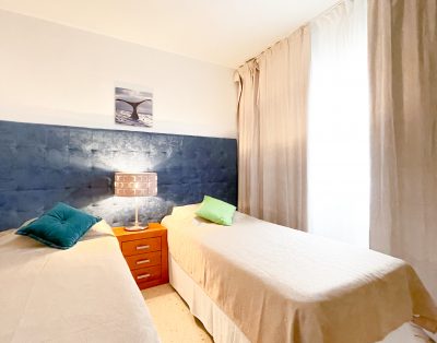 Villa with private swimming pool First line CS93