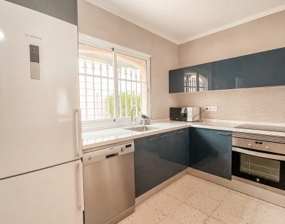 Villa with private swimming pool First line CS93