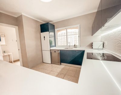 Villa with private swimming pool First line CS93