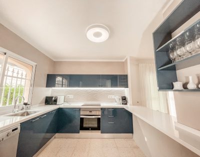 Villa with private swimming pool First line CS93