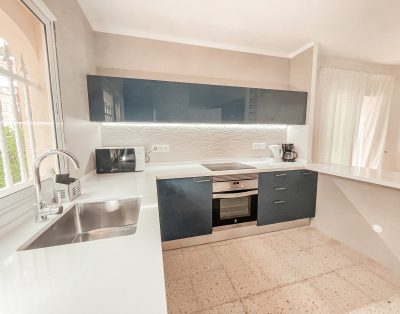 Villa with private swimming pool First line CS93