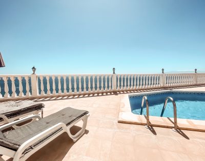 Villa with private swimming pool First line CS93