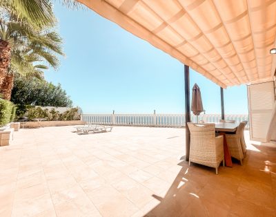 Villa with private swimming pool First line CS93