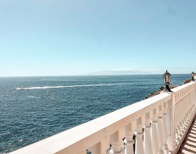 Villa with private swimming pool First line CS93