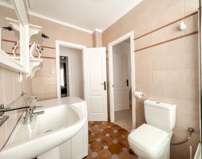 Villa with private swimming pool First line CS93