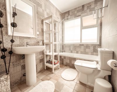 Villa with private swimming pool First line CS93