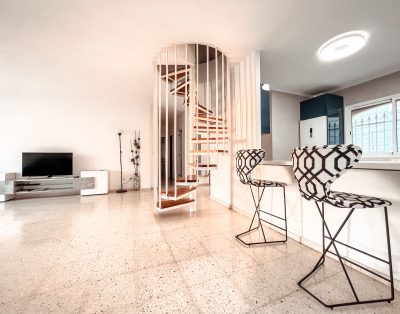 Villa with private swimming pool First line CS93