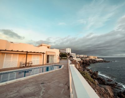 Villa with private swimming pool First line CS93