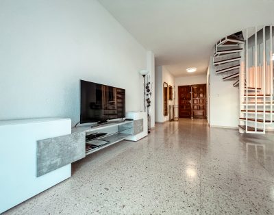 Villa with private swimming pool First line CS93