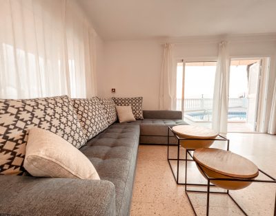 Villa with private swimming pool First line CS93