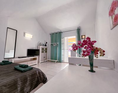 Camisón, Beautiful 3-bedroom townhouse in the central part of Las Americas