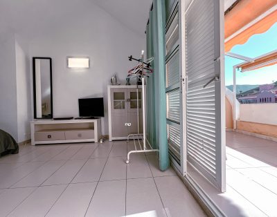 Camisón, Beautiful 3-bedroom townhouse in the central part of Las Americas